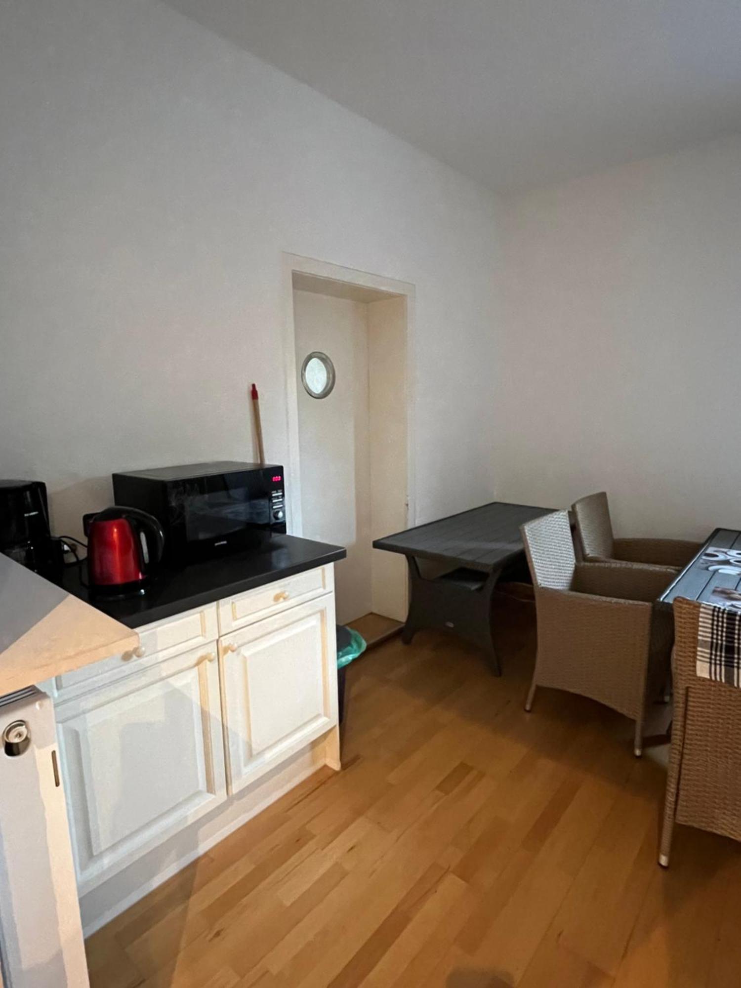 Doppelzimmer, Tv- Bad, Kuehlschrank- Parkplatz-17 Meine Luaran gambar