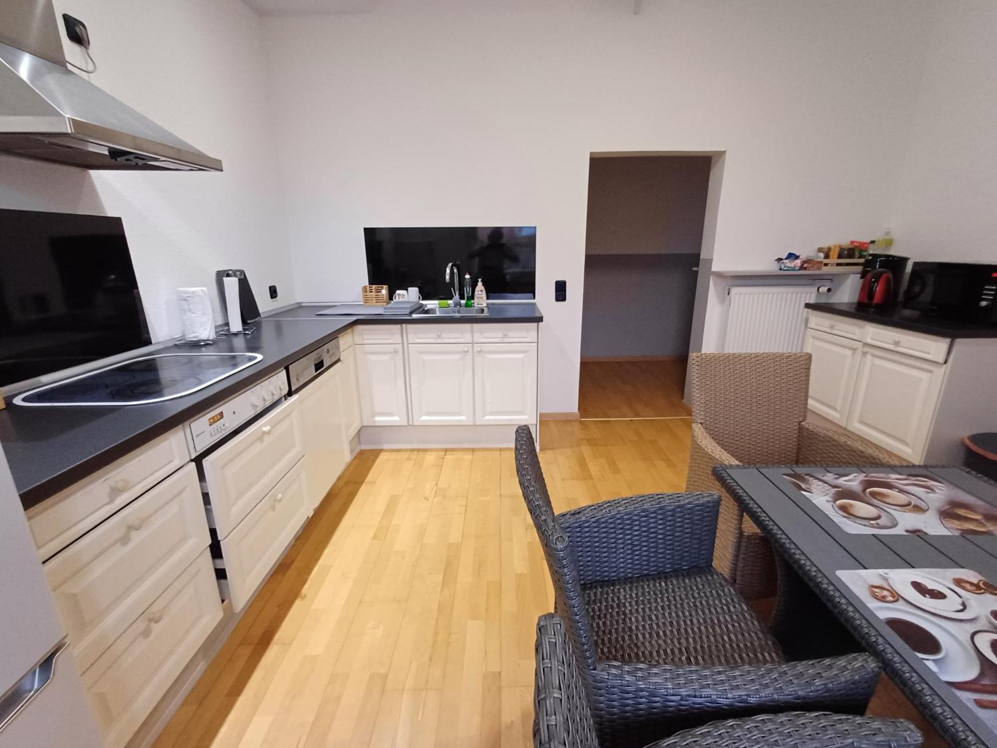Doppelzimmer, Tv- Bad, Kuehlschrank- Parkplatz-17 Meine Luaran gambar