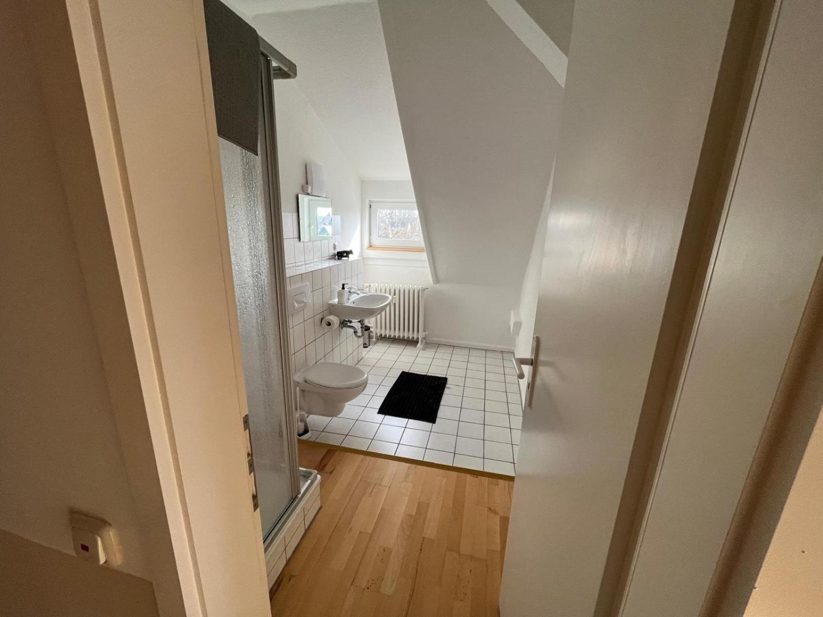 Doppelzimmer, Tv- Bad, Kuehlschrank- Parkplatz-17 Meine Bilik gambar