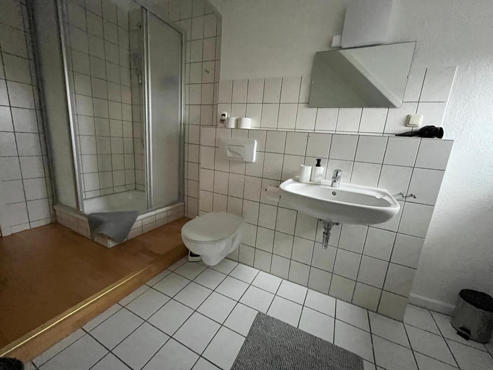 Doppelzimmer, Tv- Bad, Kuehlschrank- Parkplatz-17 Meine Luaran gambar